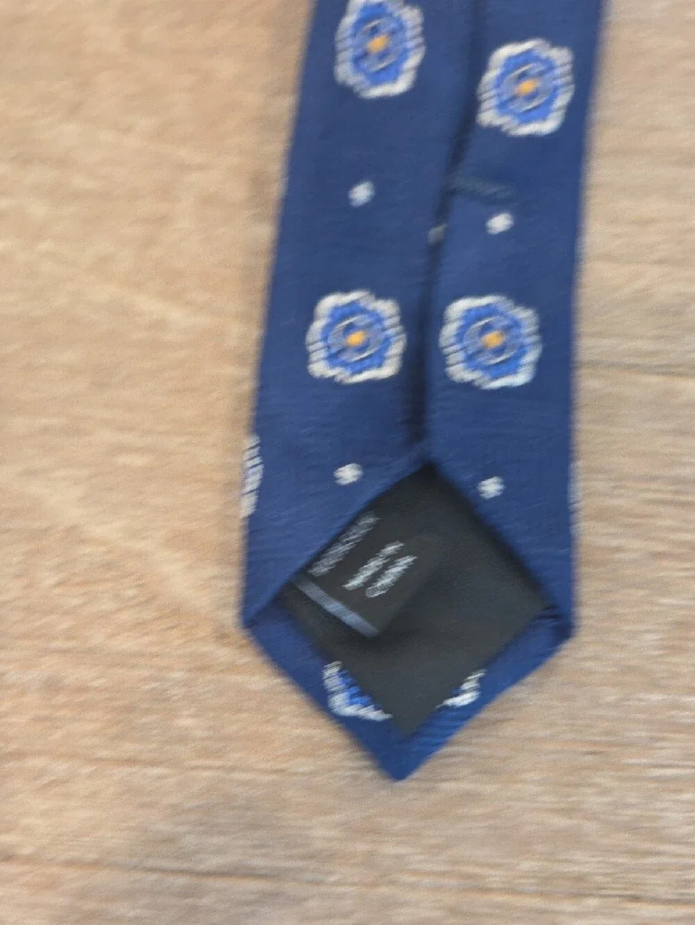 Paul Fredrick Men's Navy Floral Medallion 100% Silk Tie W/ White Dots 3.35x59